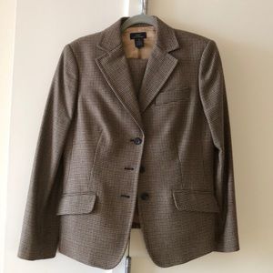 Brooks Brothers 2 piece Wool/Rayon Skirt Suit.